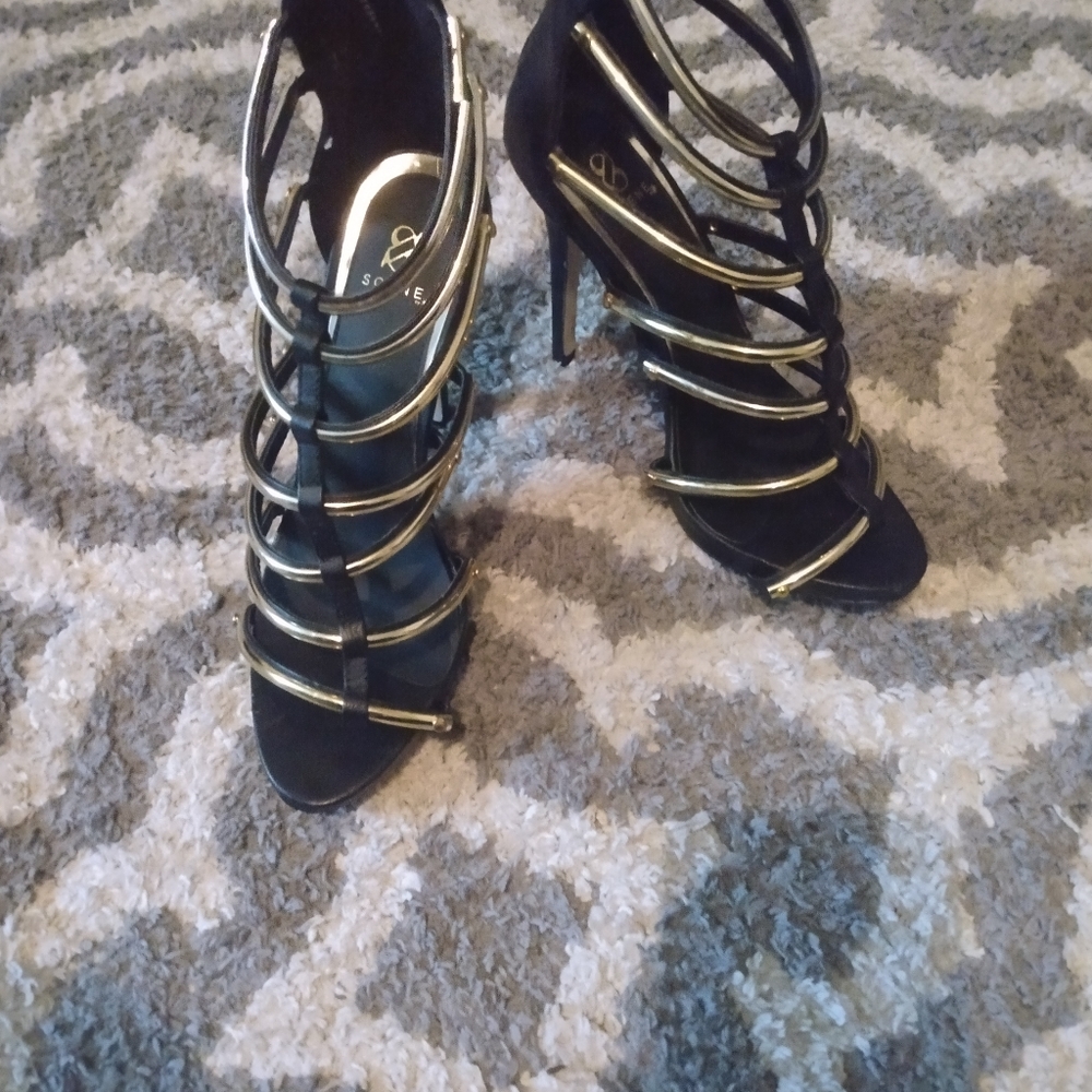 New/ Black And Gold/ Scene /Heels /Size 6.5